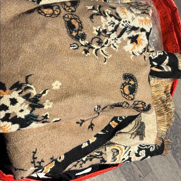 Vintage style Wrap Fleece Shawl Cozy Cover Up tan &  Black - Picture 4 of 5